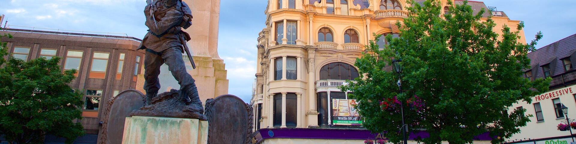 The Diamond montrant monument, patrimoine architectural et statue ou sculpture