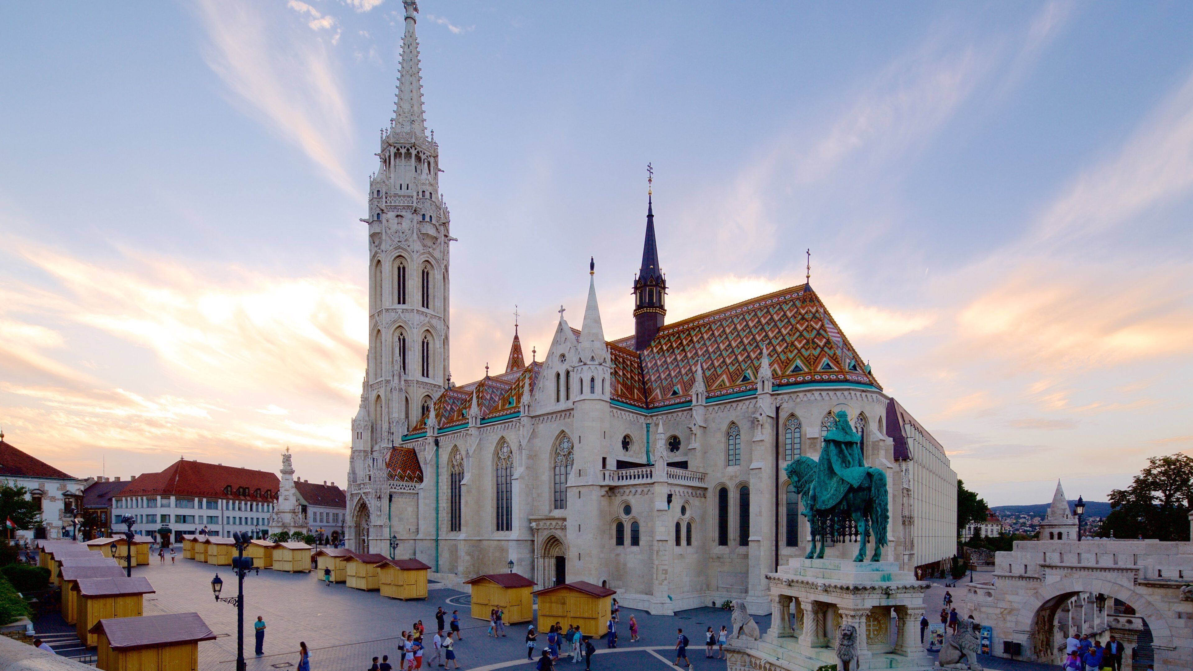 マーチャーシュ教会 どの含み 教会あるいは大聖堂, 広場 と 遺跡