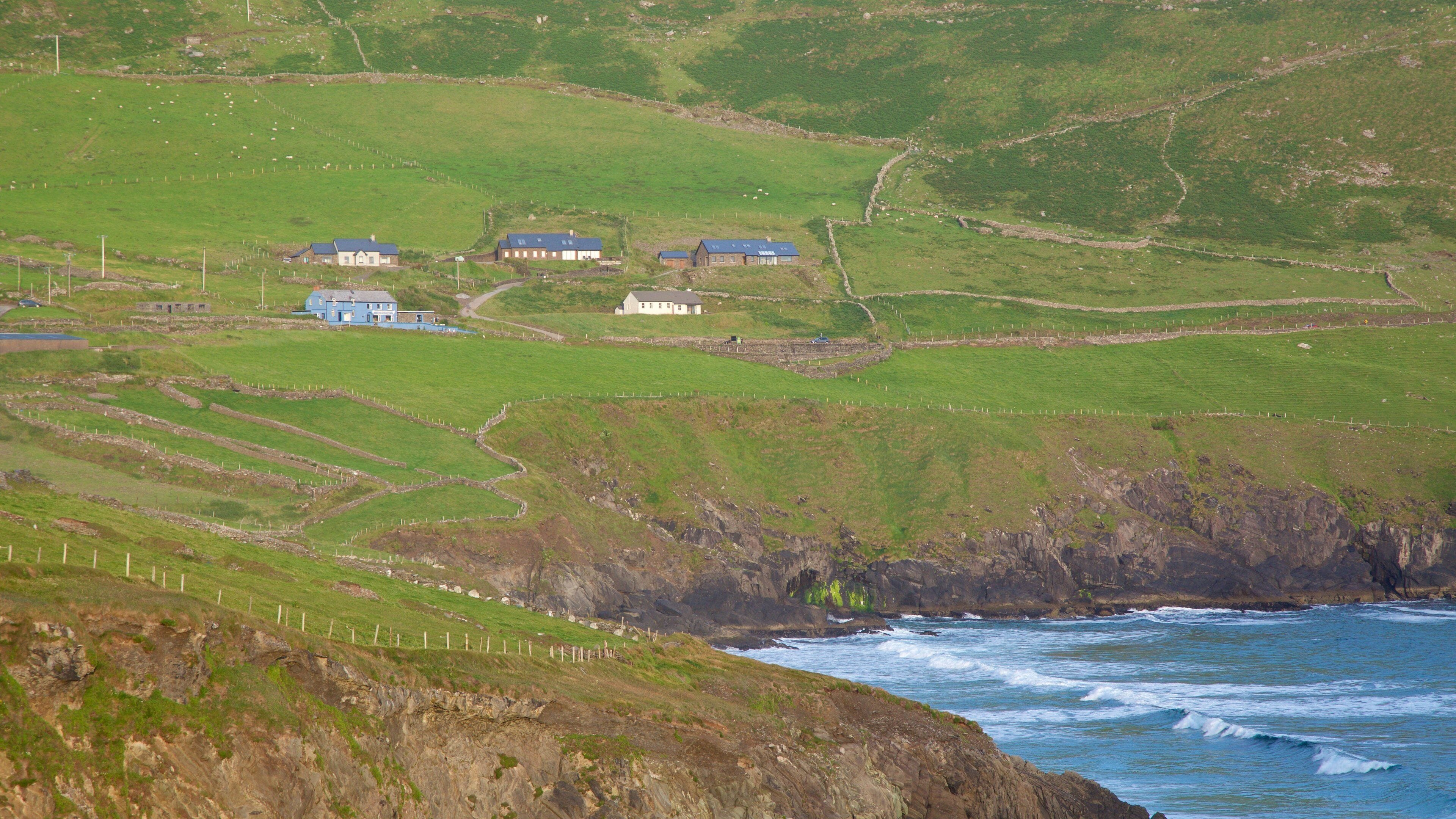 Dunmore Head fasiliteter samt rolig landskap, kyst og klippelandskap
