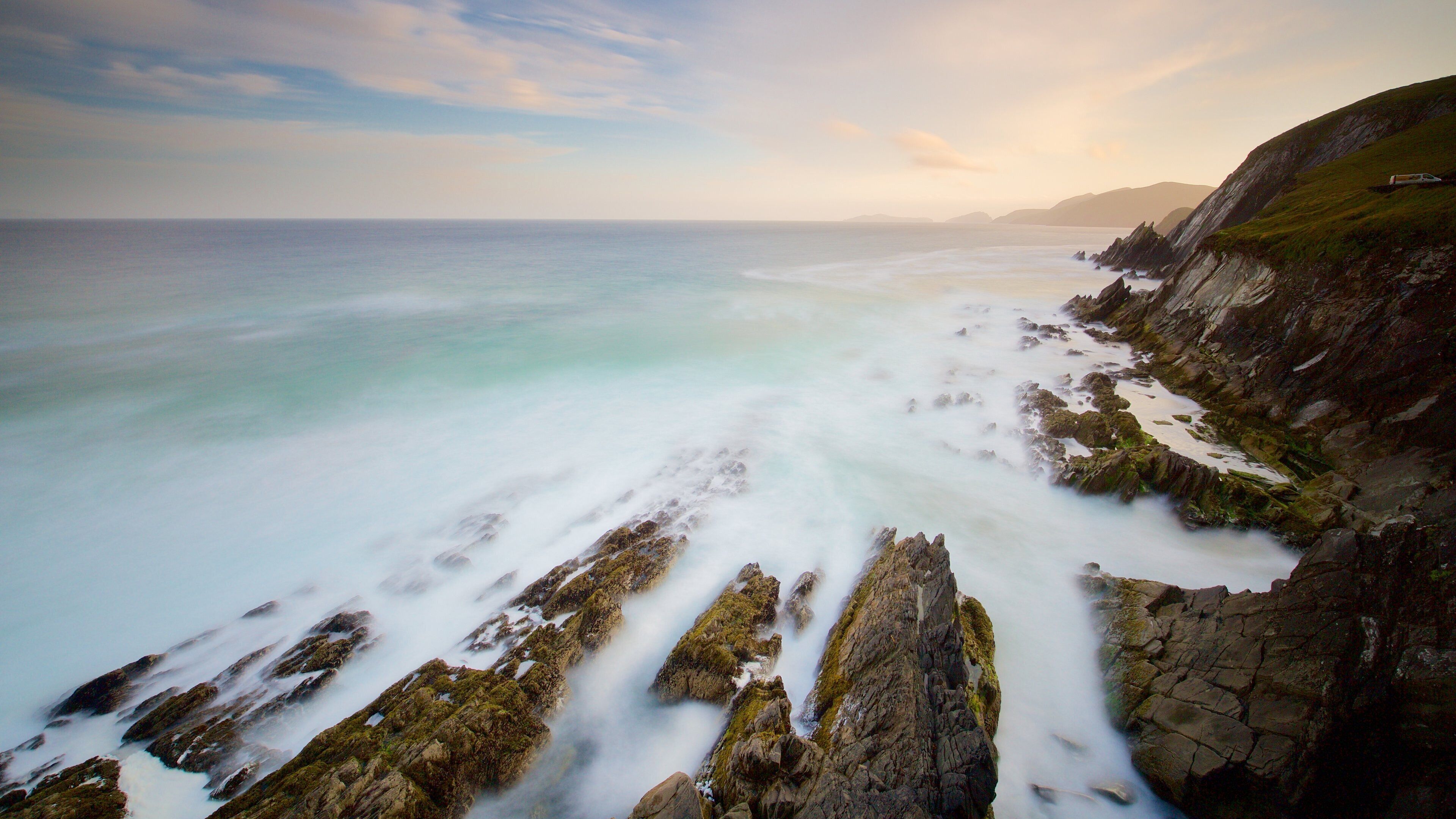 Dunmore Head mostrando vista della costa, vista del paesaggio e costa frastagliata