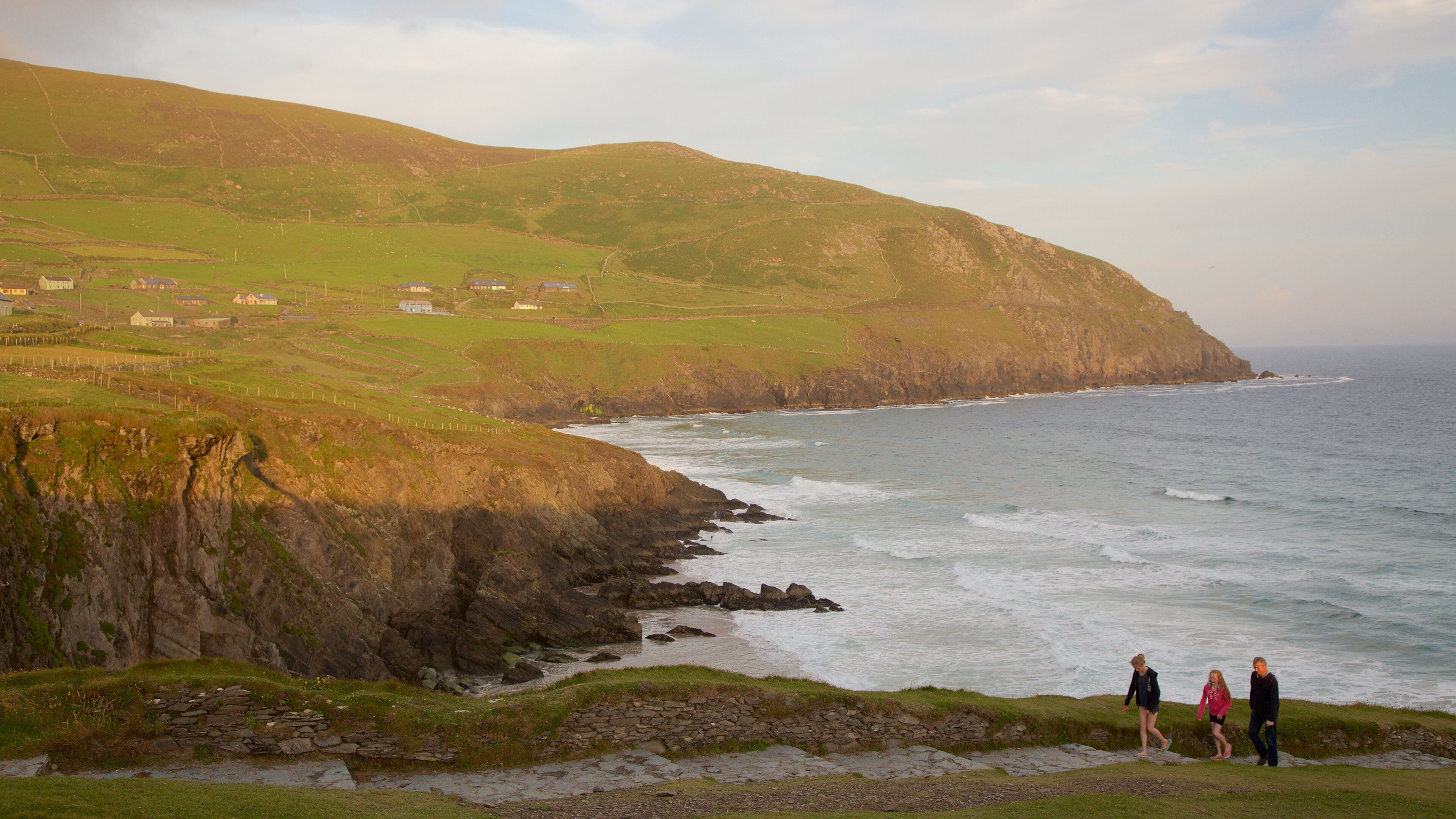 Dunmore Head caratteristiche di paesaggi rilassanti, vista della costa e costa rocciosa