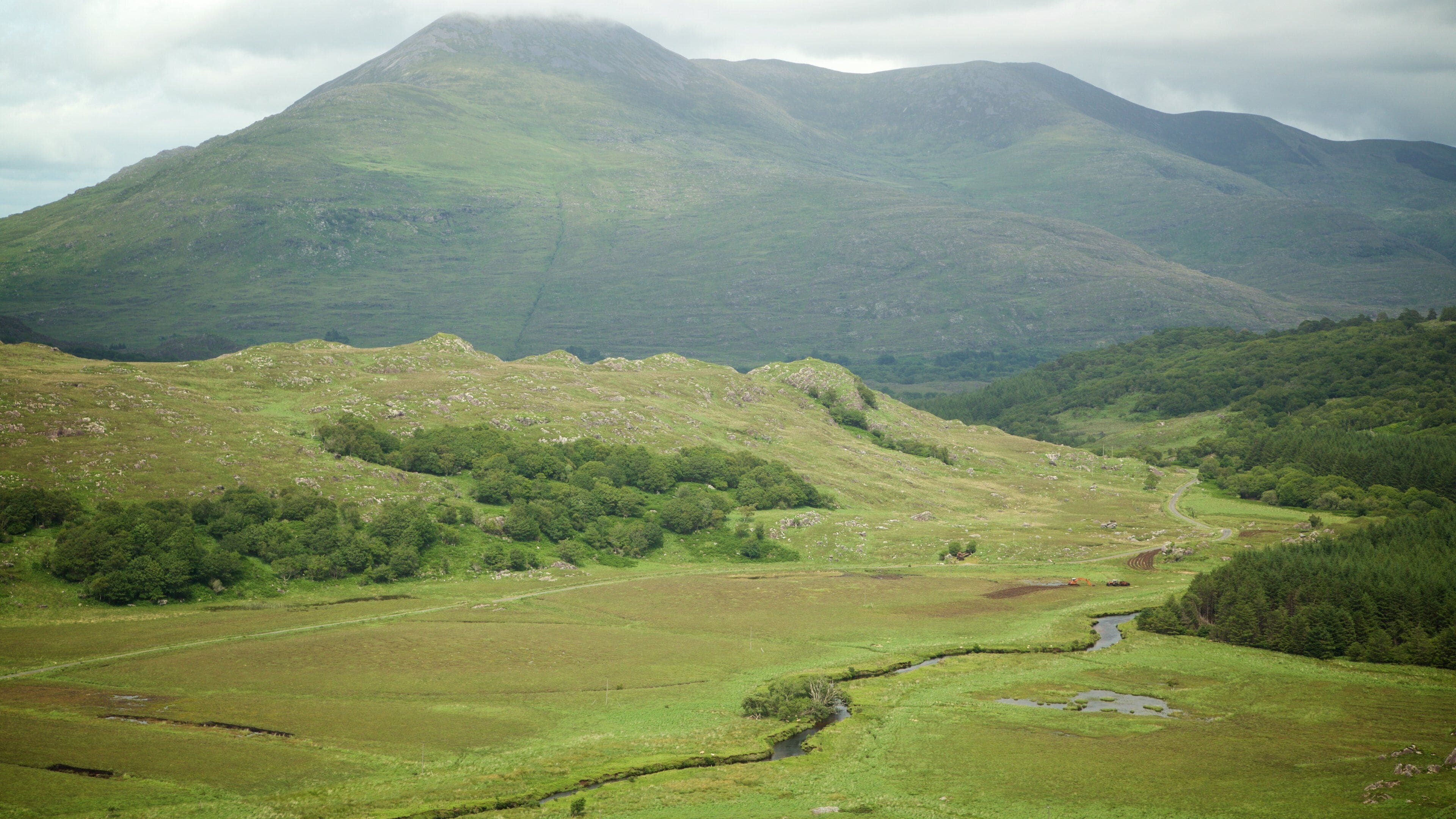 Moll\'s Gap ofreciendo escenas tranquilas y vistas de paisajes