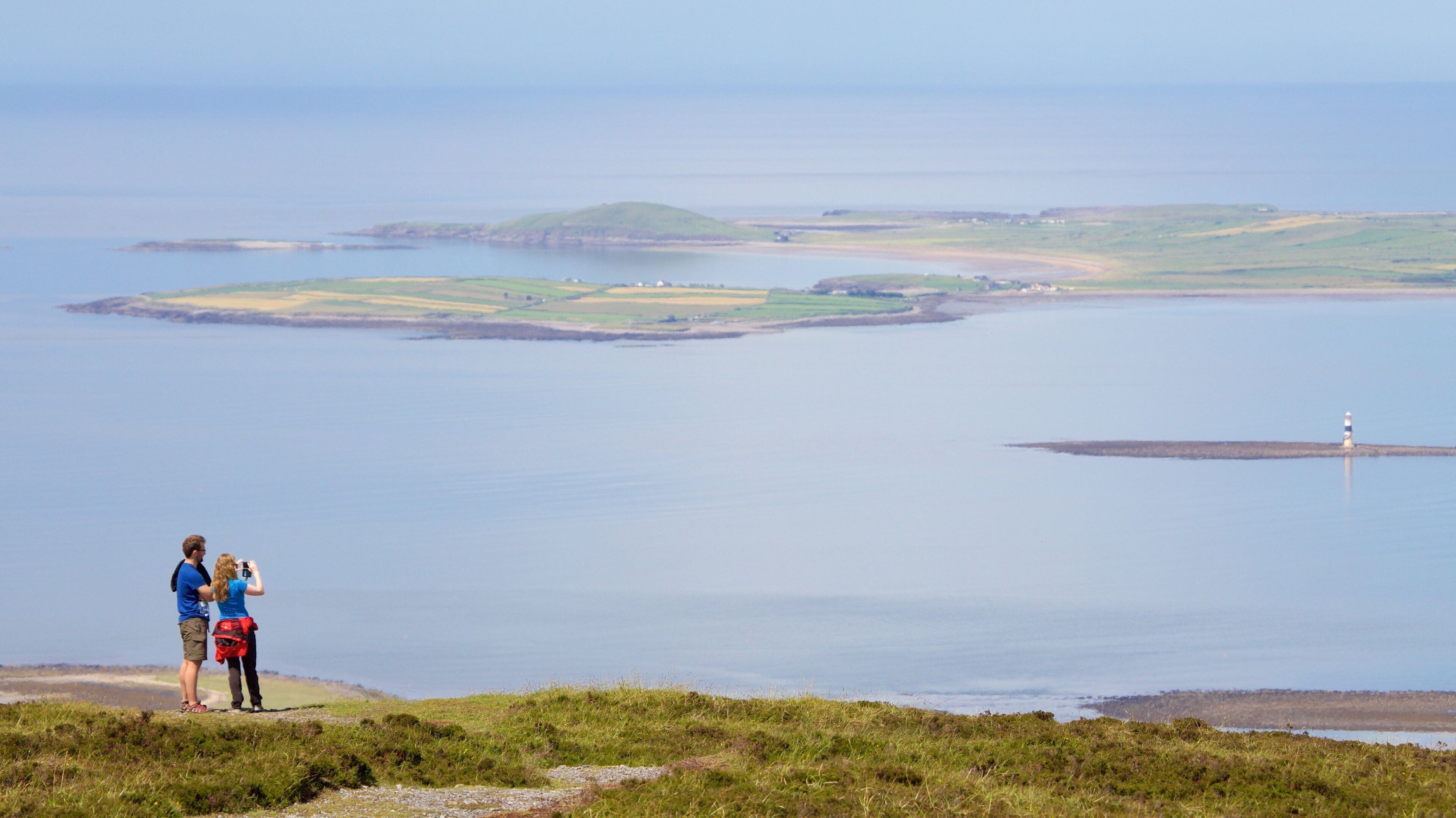 Knocknarea presenterar kustutsikter såväl som ett par