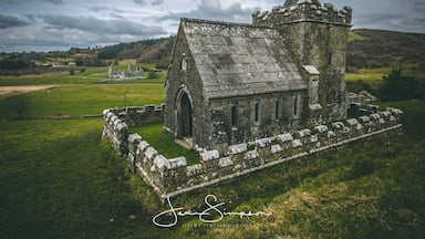 Fore Abbey is the old Benedictine Abbey ruin, situated to the north of Lough Lene in County Westmeath, just 25km outside its county town of Mullingar.
#ireland #ruins