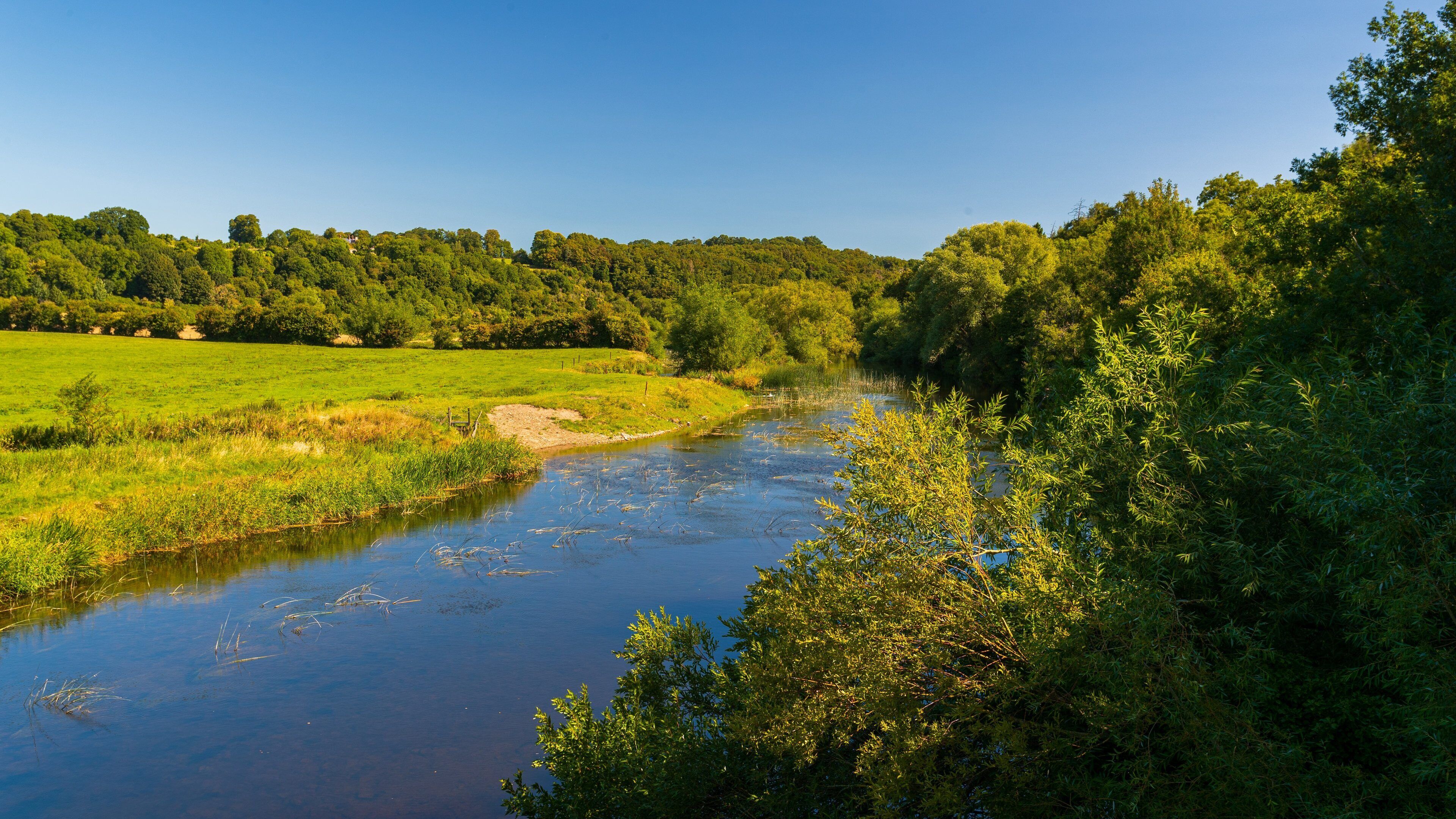 Bru na Boinne Visitor Centre showing tranquil scenes and a river or creek