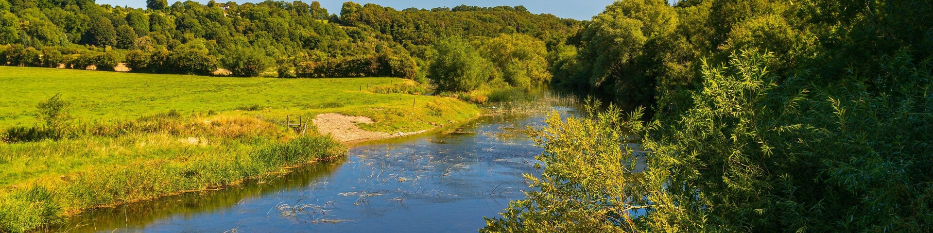 Bru na Boinne Visitor Centre showing tranquil scenes and a river or creek