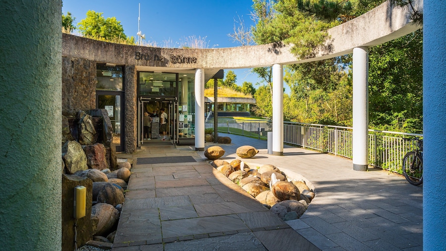 Bru na Boinne Visitor Centre featuring a park