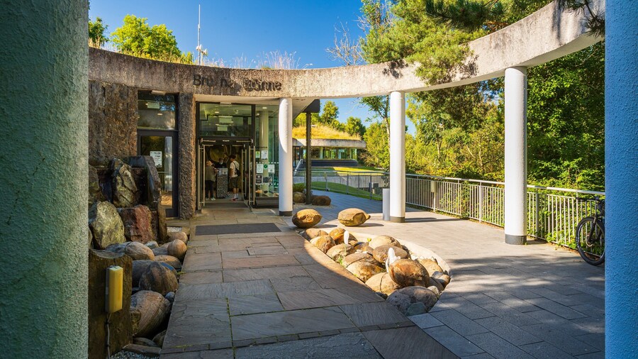 Bru na Boinne Visitor Centre featuring a park