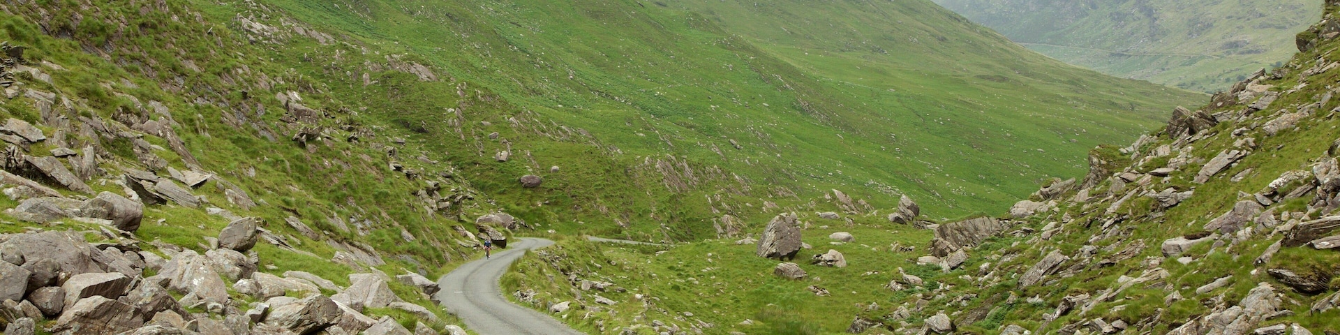 Glencar caracterizando montanhas, cenas tranquilas e ciclismo urbano