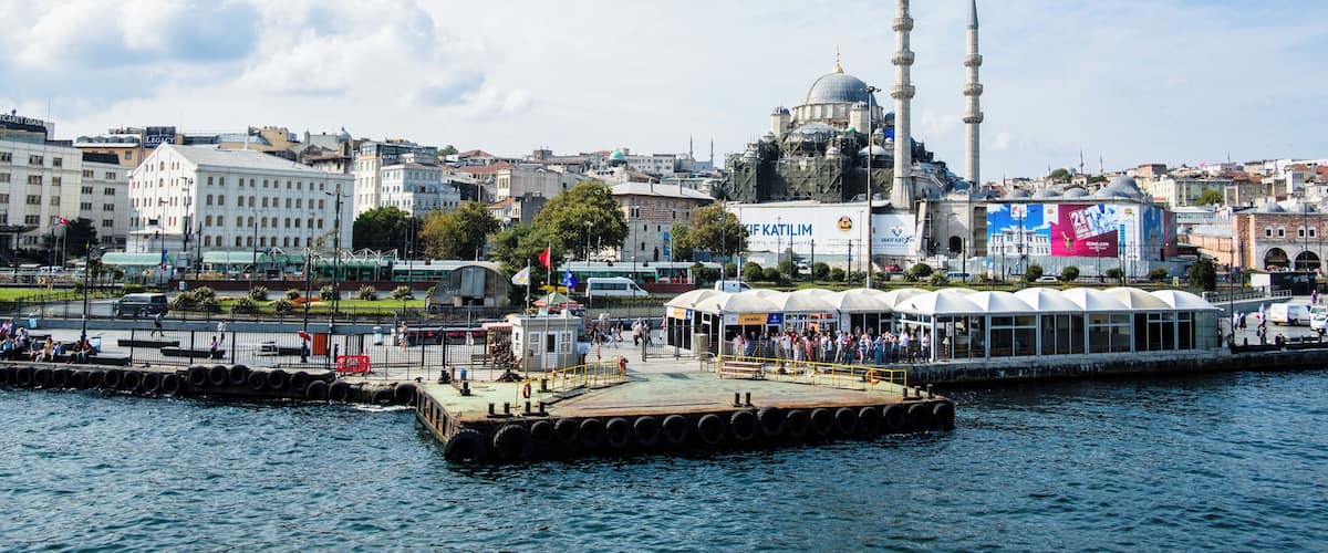 Istanbul_EminonuPier_6175181_02