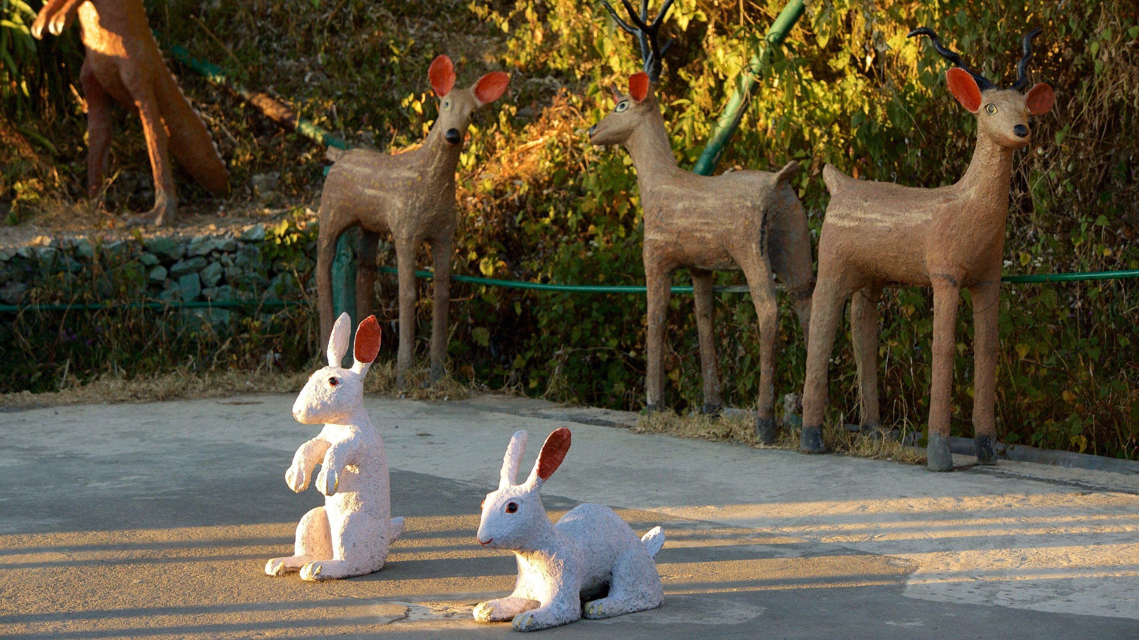 Gun Hill montrant statue ou sculpture