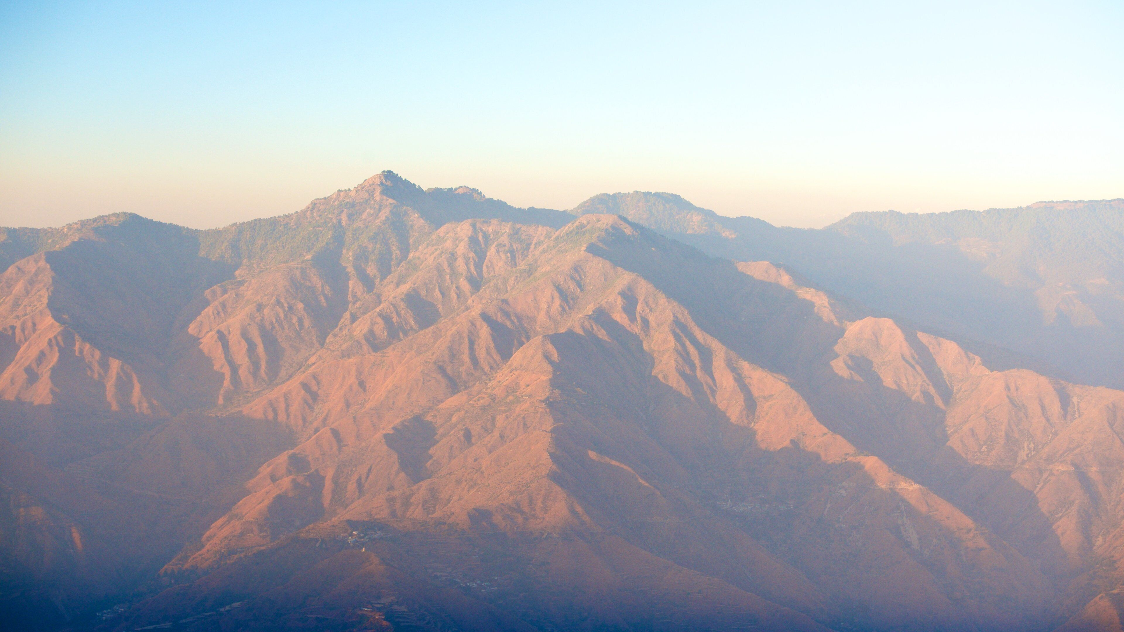 Gun Hill inclusief een zonsondergang en bergen