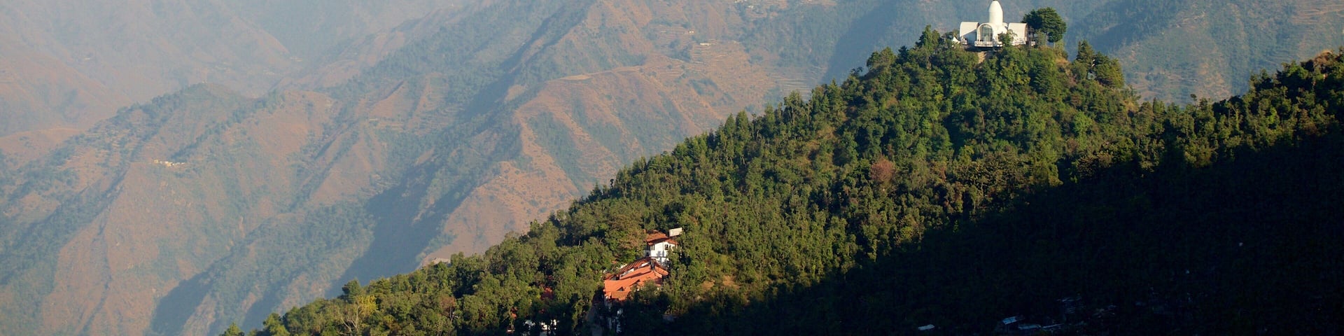 Gun Hill showing tranquil scenes