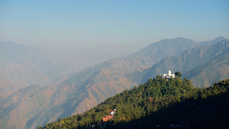 Gun Hill showing tranquil scenes