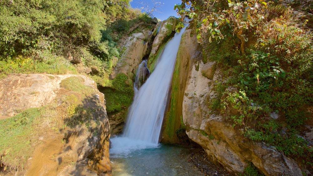 Bhata Wasserfall das einen ruhige Szenerie und Kaskade