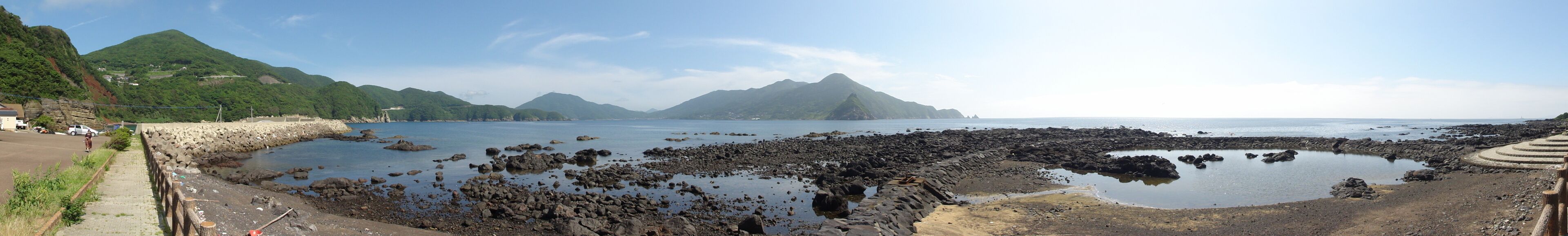 赤ダキ断崖近辺の海岸