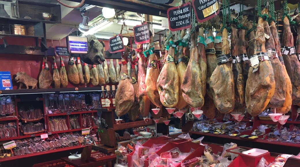 #Foodiefind
Manacor caves is a great discover for any foodie. Its a supermarket near the ski resort in Soldeu, Andorra. They sell a variety of local products including cheese, cured meets and alcoholic drinks like gin or whiskey home made in their distillery. The best thing is that you can try all while you visit the store. I would recommend the gin and the pata negra ham.