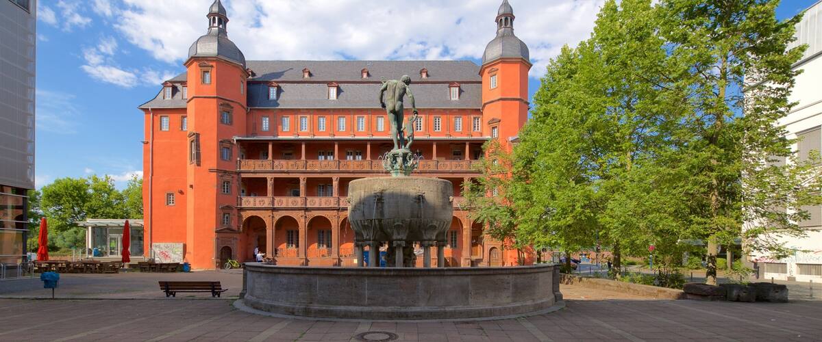 Büsing-Palais das einen Statue oder Skulptur, historische Architektur und Springbrunnen