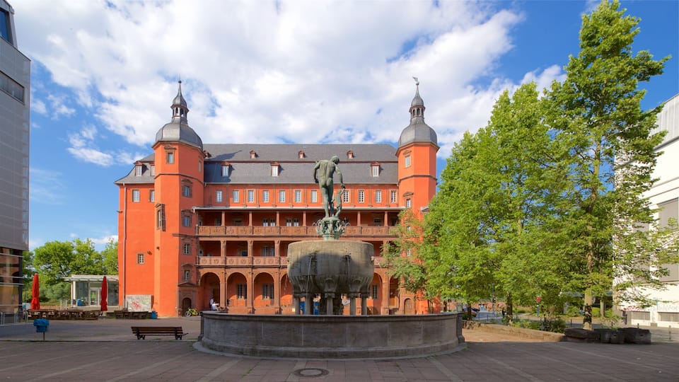 Palacio Büsing que incluye una estatua o escultura, arquitectura patrimonial y una fuente