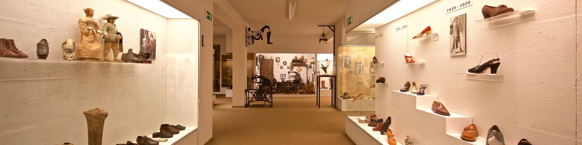 Deutsches Ledermuseum mit einem Geschichtliches und Innenansichten