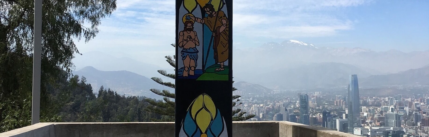 Fantastic panoramic view of Santiago. Walk up or take the funicular 🇨🇱