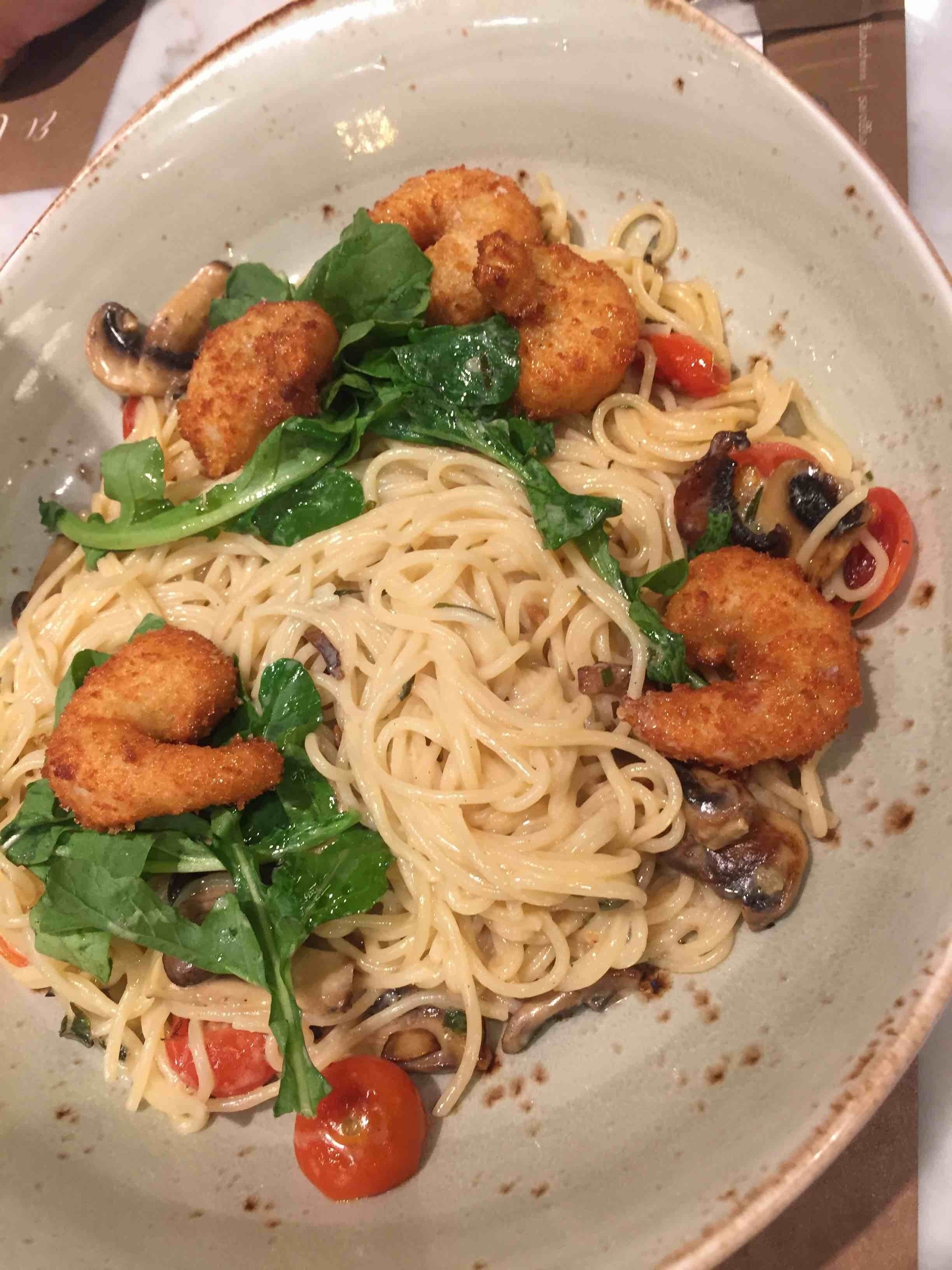 Fettuccine con camarones empanados