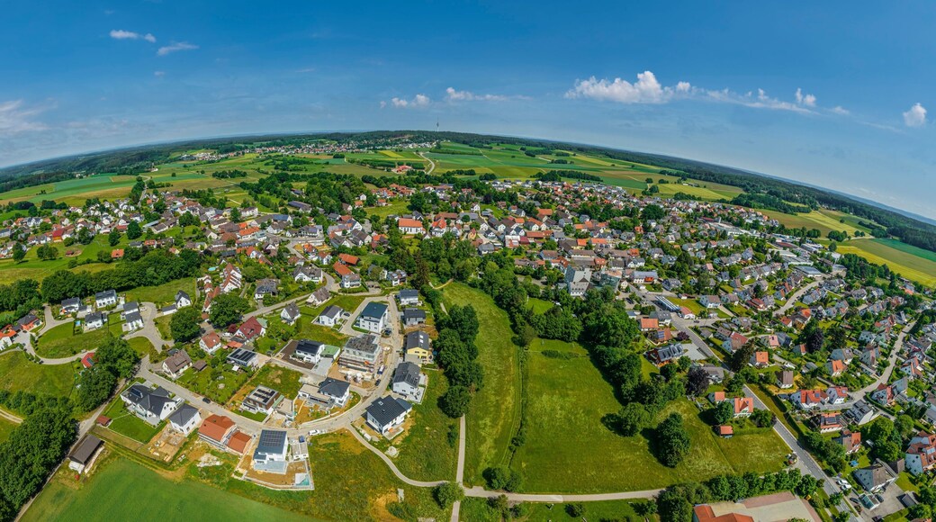 Panoramablick auf die Gemeinde Adelsried im Holzwinkel in Mittelschwaben