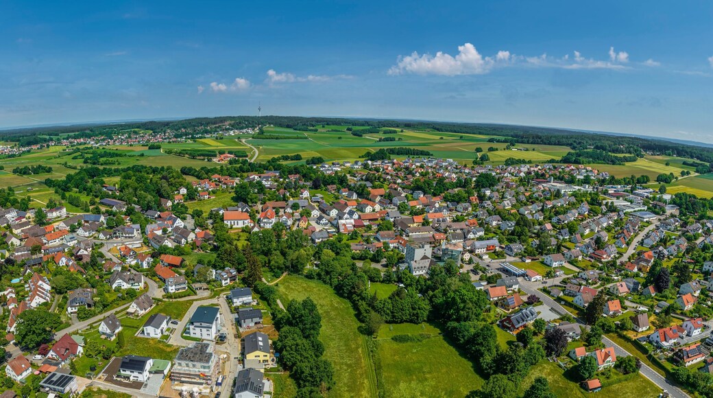 Panoramablick auf die Gemeinde Adelsried im Holzwinkel in Mittelschwaben