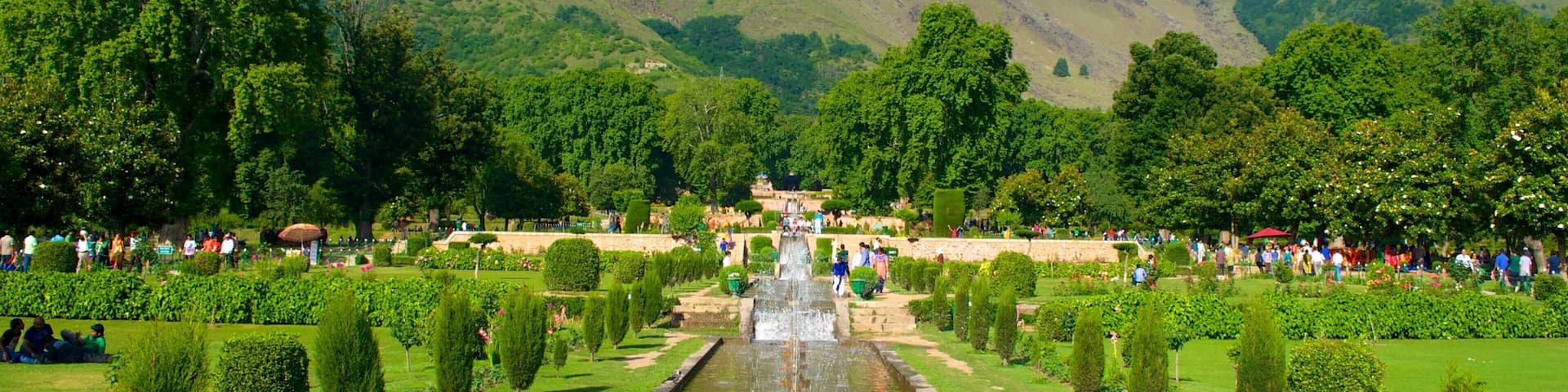 Mughal Gardens featuring a garden and a fountain