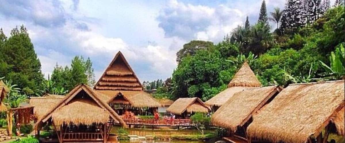 Must Wine & Dine here in this Beautiful Restaurant to Experience the Taste of Traditional Western Java Cuisines.