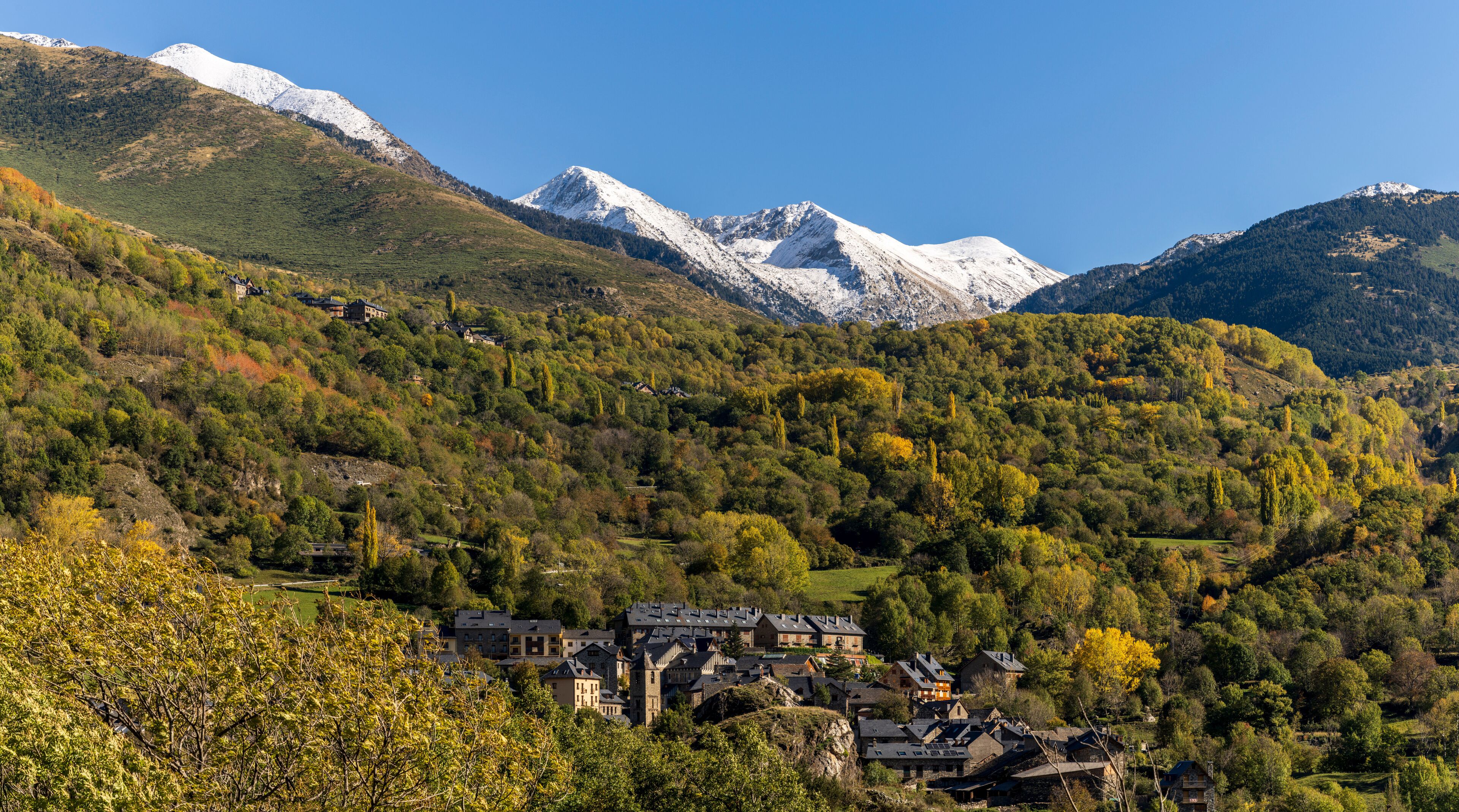 Taull village in front of Pic del Pessó (2894 m) and pic de les Mussoles (2876 m) Bohí Valley (La Vall de Boí) , Lérida, Spain