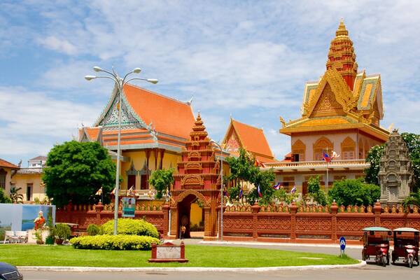 Wat Ounalom mettant en vedette patrimoine historique et temple ou lieu de culte