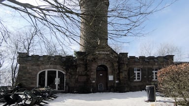 Der Nordmannsturm am Kammweg im Deister, oberhalb von Nienstedt (Bad Münder), Niedersachsen, Deutschland