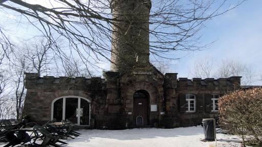 Der Nordmannsturm am Kammweg im Deister, oberhalb von Nienstedt (Bad Münder), Niedersachsen, Deutschland