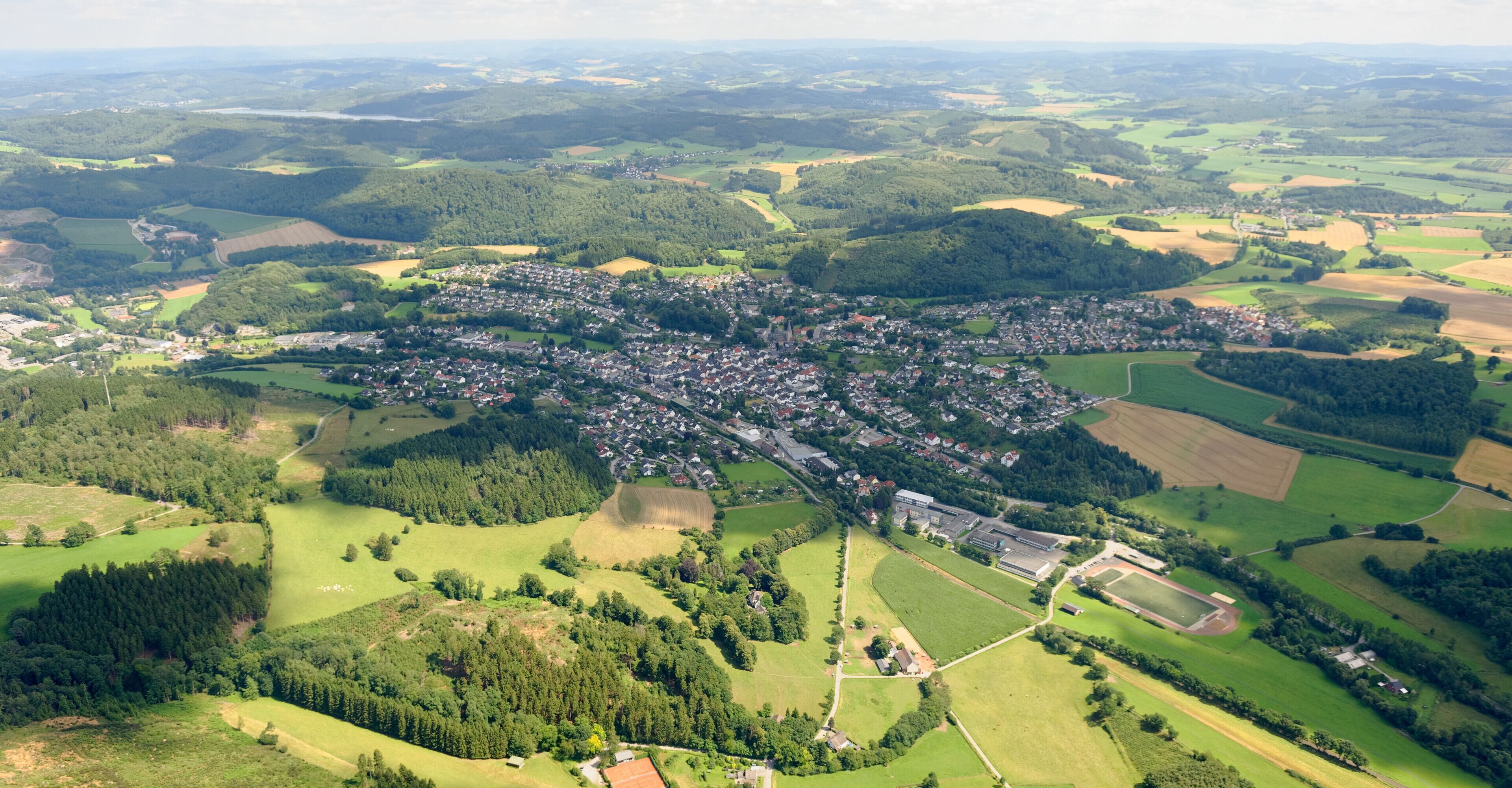 Fotoflug Sauerland West. Luftaufnahme: Balve, Blick Richtung Osten, Nordrhein-Westfalen.