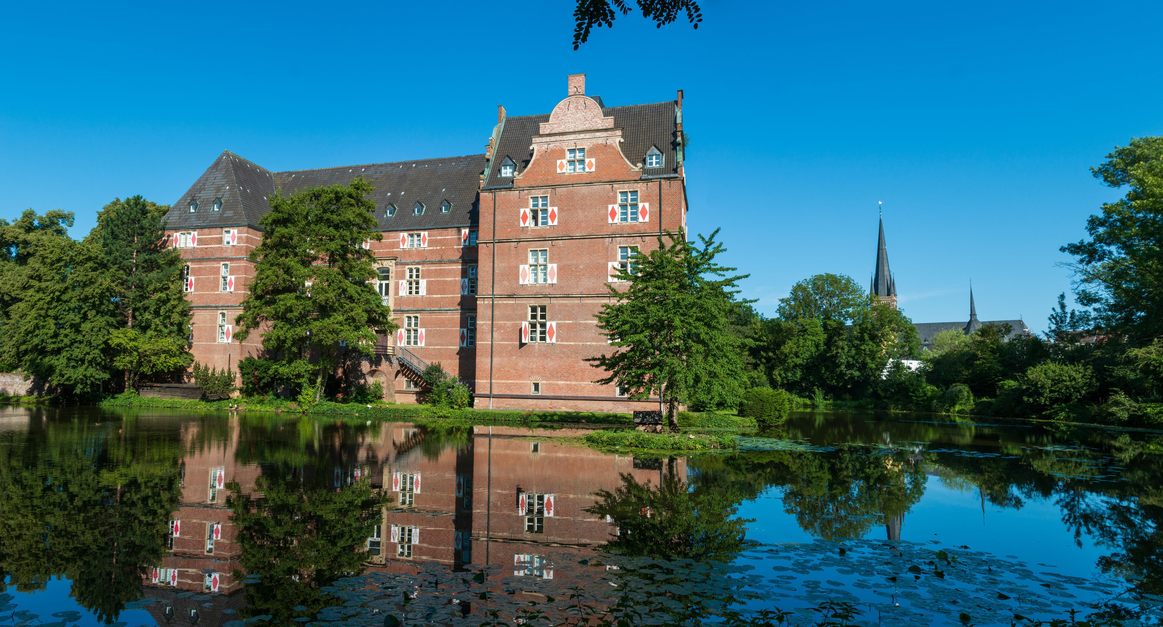 Schloß Bedburg im Rhein-Erft-Kreis am Niederrhein bei Grevenbroich