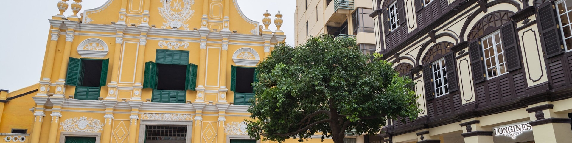 Macau City Centre showing heritage architecture, street scenes and a church or cathedral