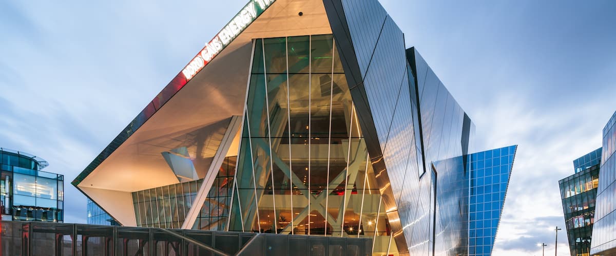 Bord Gais Energy Theatre que incluye una ciudad, escenas de teatro y escenas nocturnas