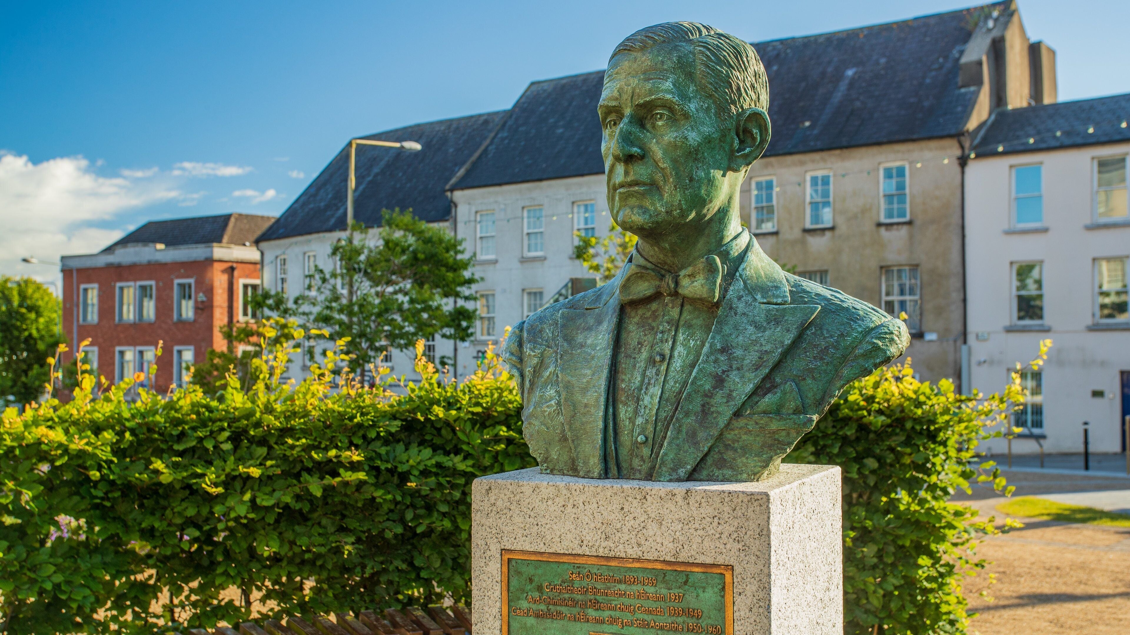 Viking Triangle which includes a statue or sculpture