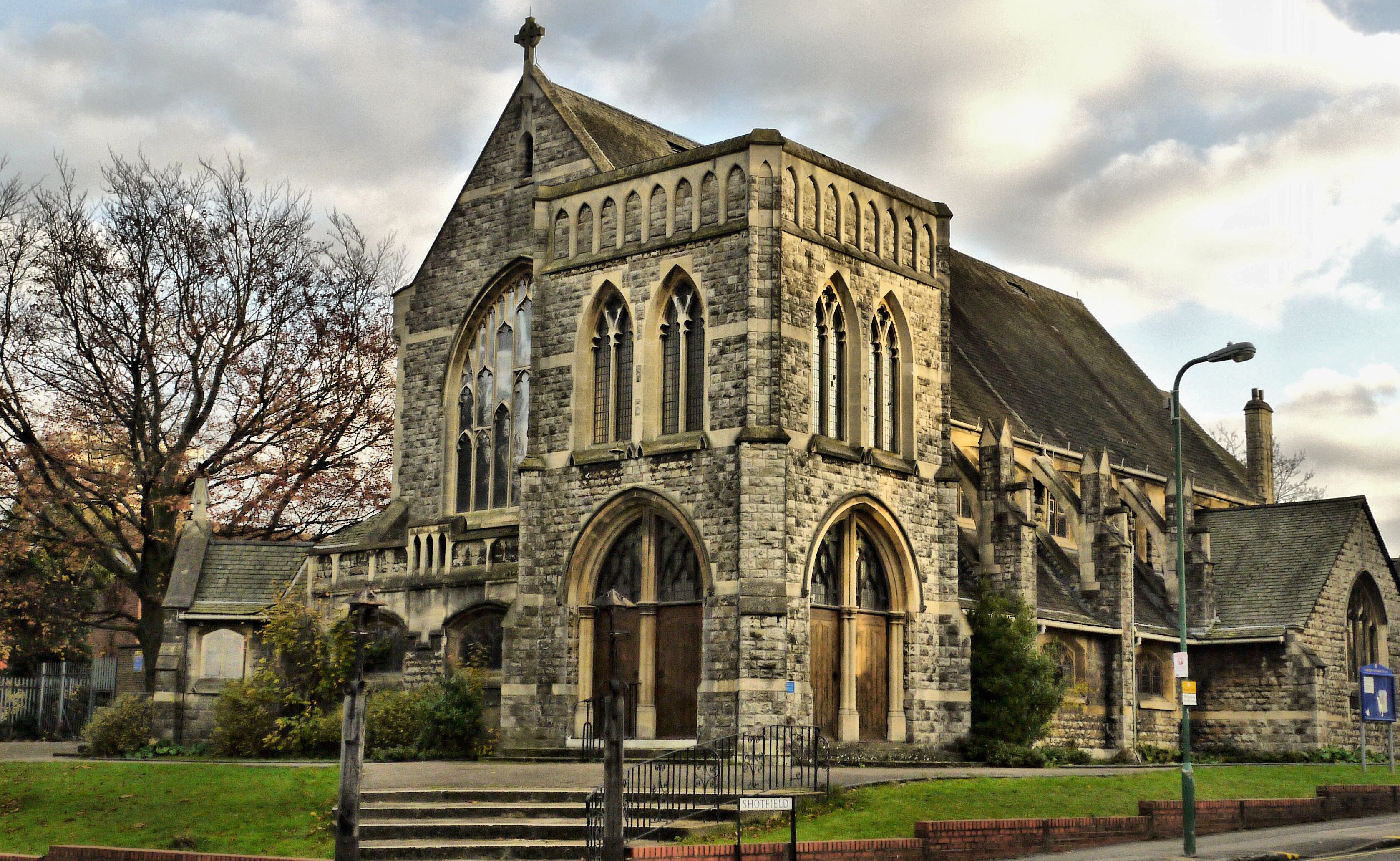 Wallington Methodist Church, Wallington, south London (formerly Surrey), seen from the northwest from the junction of Beddington Gardens (left) and Shotfield (right)
