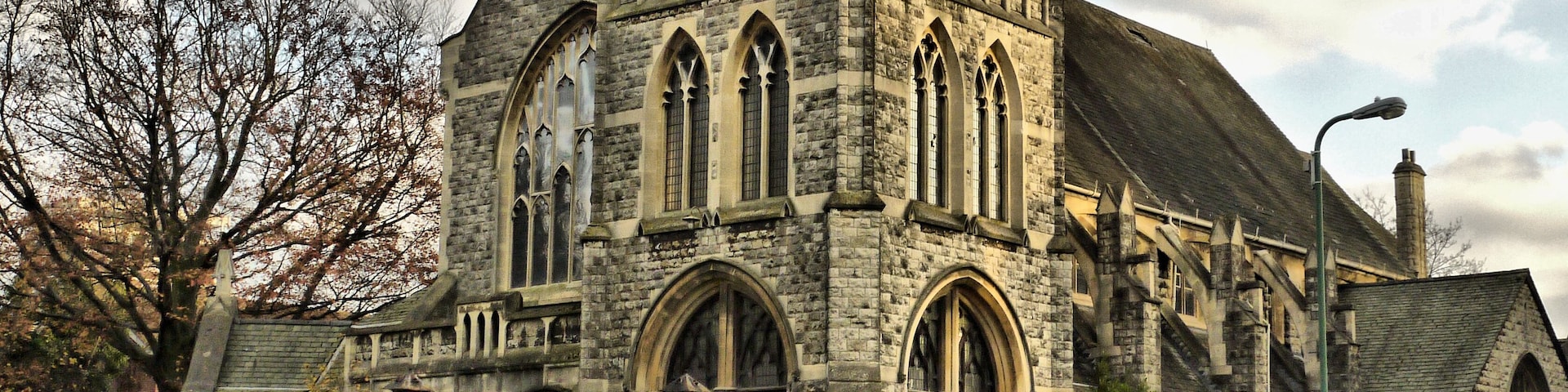 Wallington Methodist Church, Wallington, south London (formerly Surrey), seen from the northwest from the junction of Beddington Gardens (left) and Shotfield (right)
