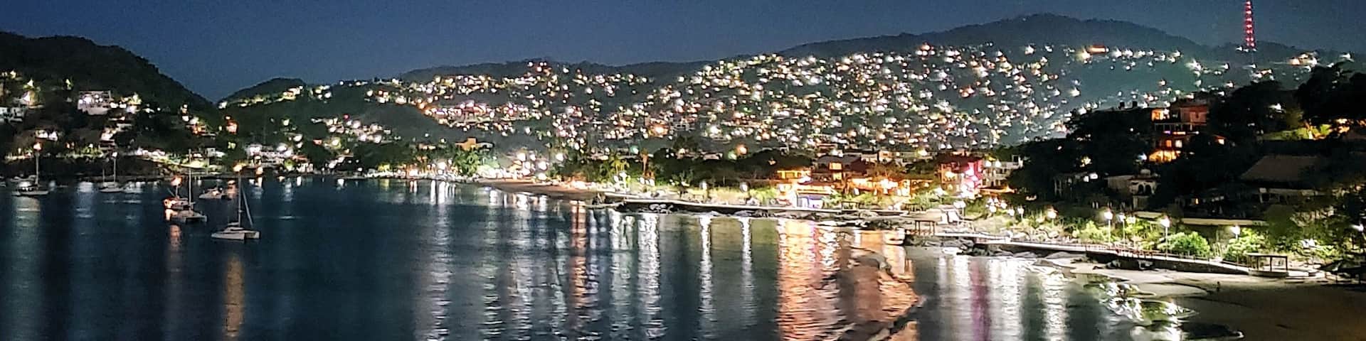 Beautiful beach walk
The Paseo del Pescador follows the beach and is a beautiful stroll from near Prinicpal to La Madera beach. Beautiful at night.