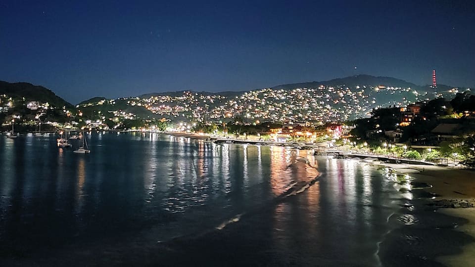 Beautiful beach walk
The Paseo del Pescador follows the beach and is a beautiful stroll from near Prinicpal to La Madera beach. Beautiful at night.