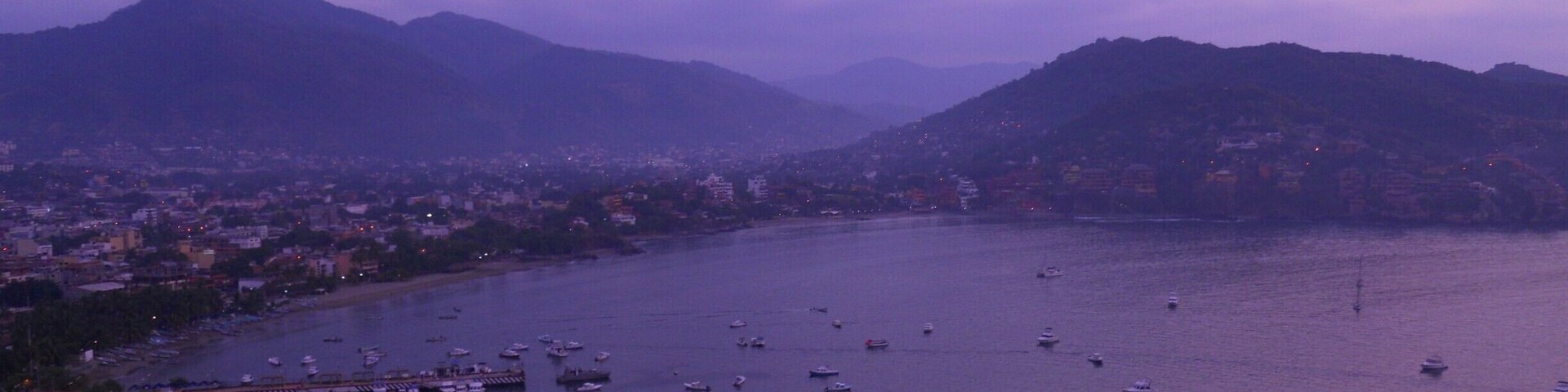 A room with a view. Sunrise in Zihua. #blue