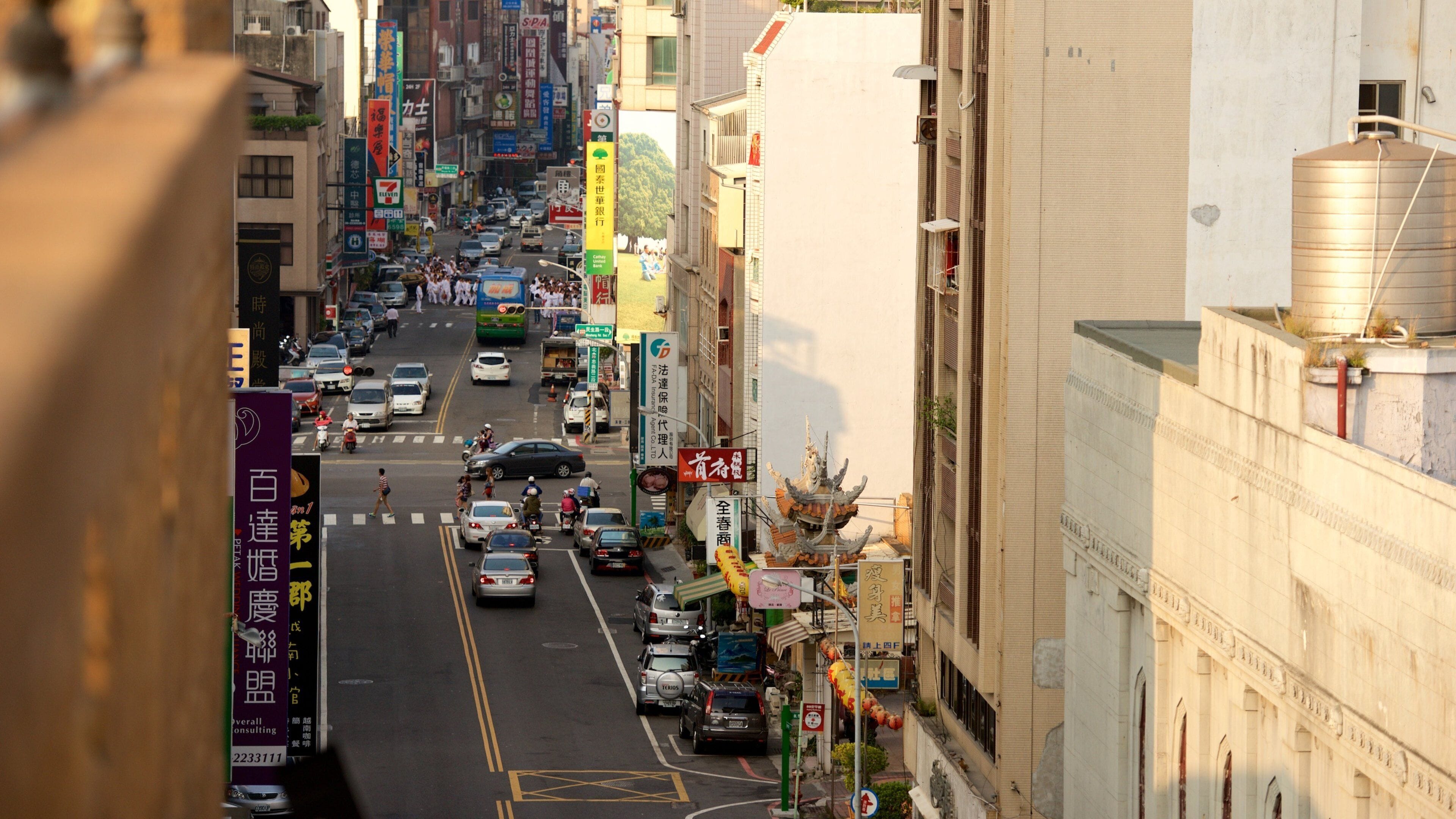 Tainan which includes signage and central business district