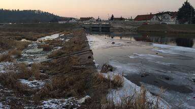 Sidewalk along the river Murg