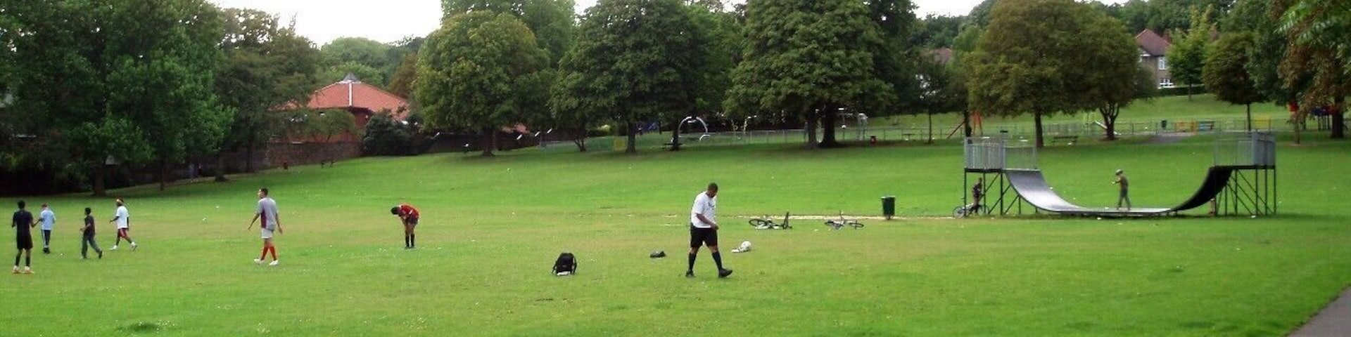 A small park just off Brighton Road, at the north end of Purley. Photo taken August 2008. Owner: London Borough of Croydon.