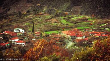 La pequeña aldea de Cristosende con vistas privilegiadas al cañón del Sil y lugar de artesanos en el que encontrar a cesteros y tejedoras
