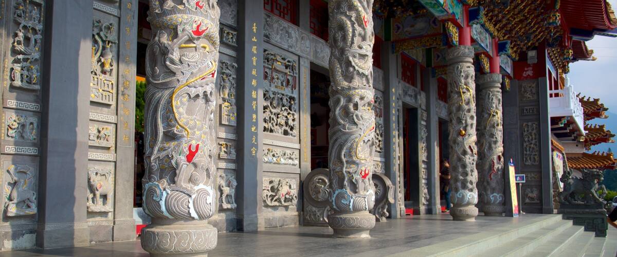 Wen Wu Chao showing a temple or place of worship and heritage elements