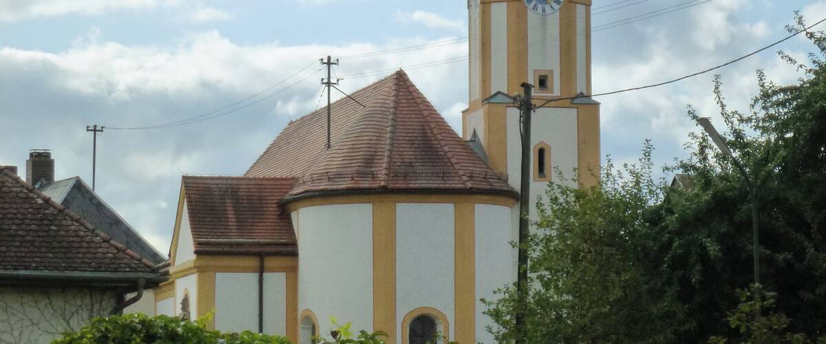 This is a photograph of an architectural monument. It is on the list of cultural monuments of Bayern, no. D-1-74-122-15